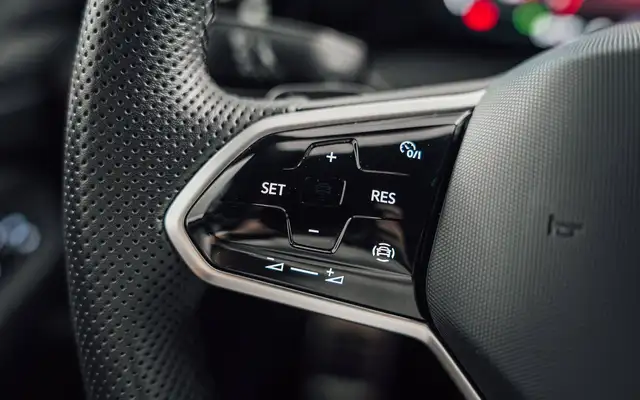 Volkswagen Golf view 13