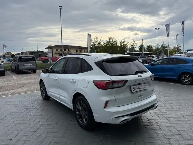 Ford Kuga view 3