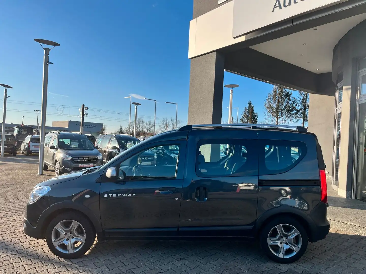 Dacia Dokker Stepway Plus Turbo*1.Hand,AHK,Kamera,SHZ Grau - 2