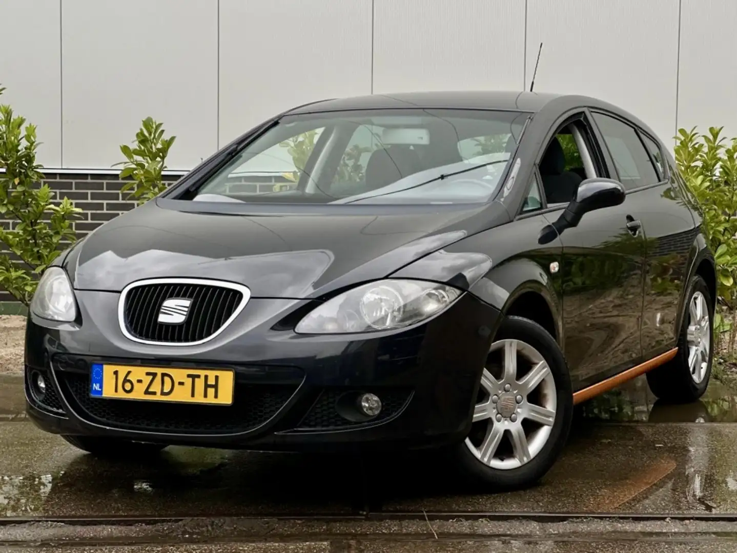 SEAT Leon 1.6 Businessl |Clima |CruiseC |Nieuwe APK Schwarz - 1