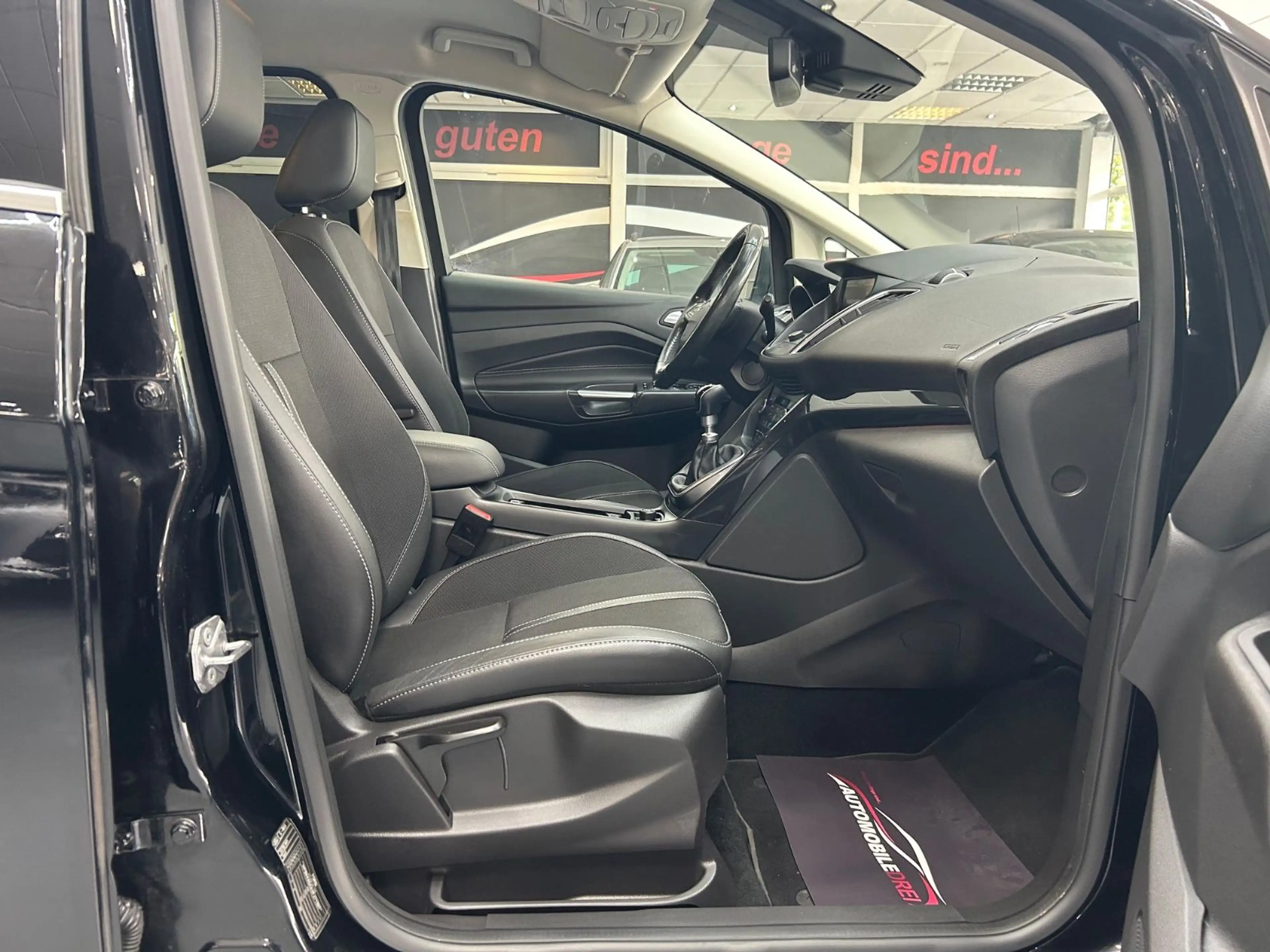 Ford C-Max C-MAX Titanium — photo 12
