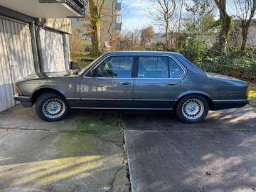 735 i