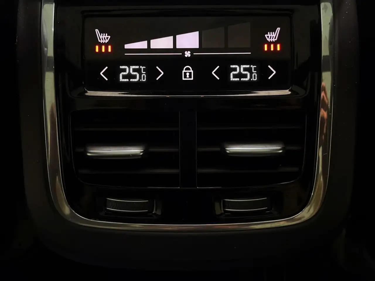 Volvo XC60 снимка Volvo XC60