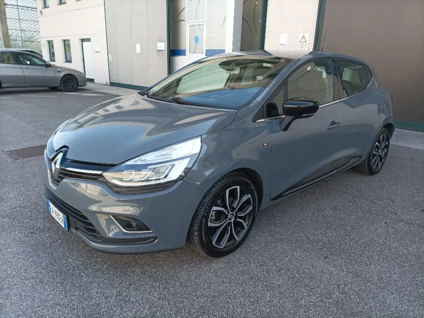 Renault Clio dCi 8V 90 CV 5 porte Moschino Zen Grigio - 2