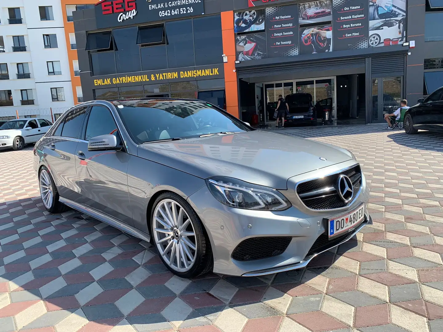 Mercedes-Benz E 220 Elegance A-Edition BlueEfficiency CDI Aut. - 1