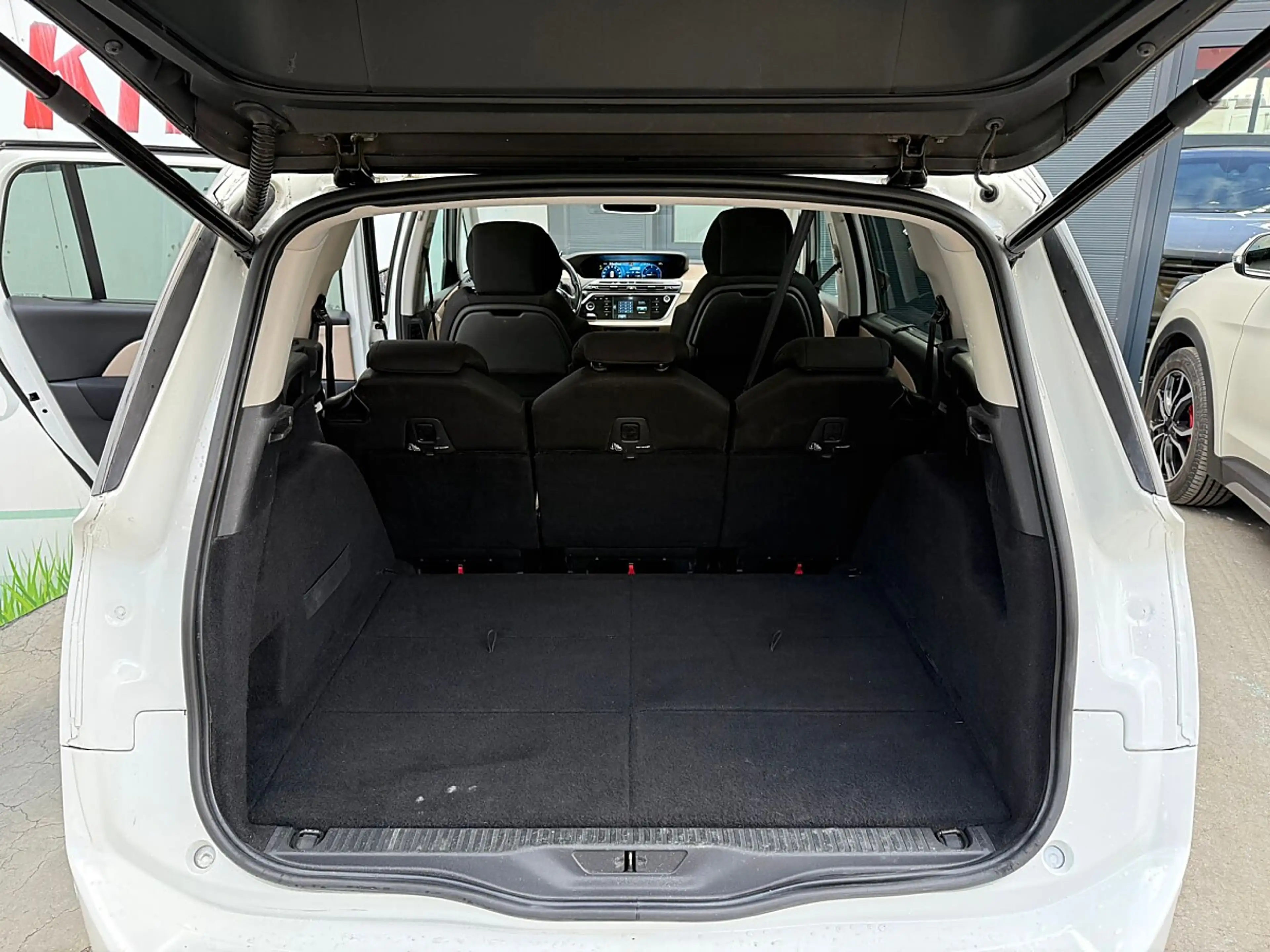 Citroen Grand C4 Picasso BlueHDi 150 Automatik Exclusive — photo 4