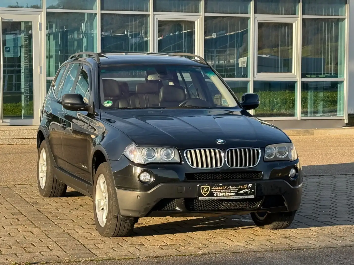 BMW X3 xDrive 30d Leder Klima Panorama Tüv/Au 11.27 Schwarz - 1