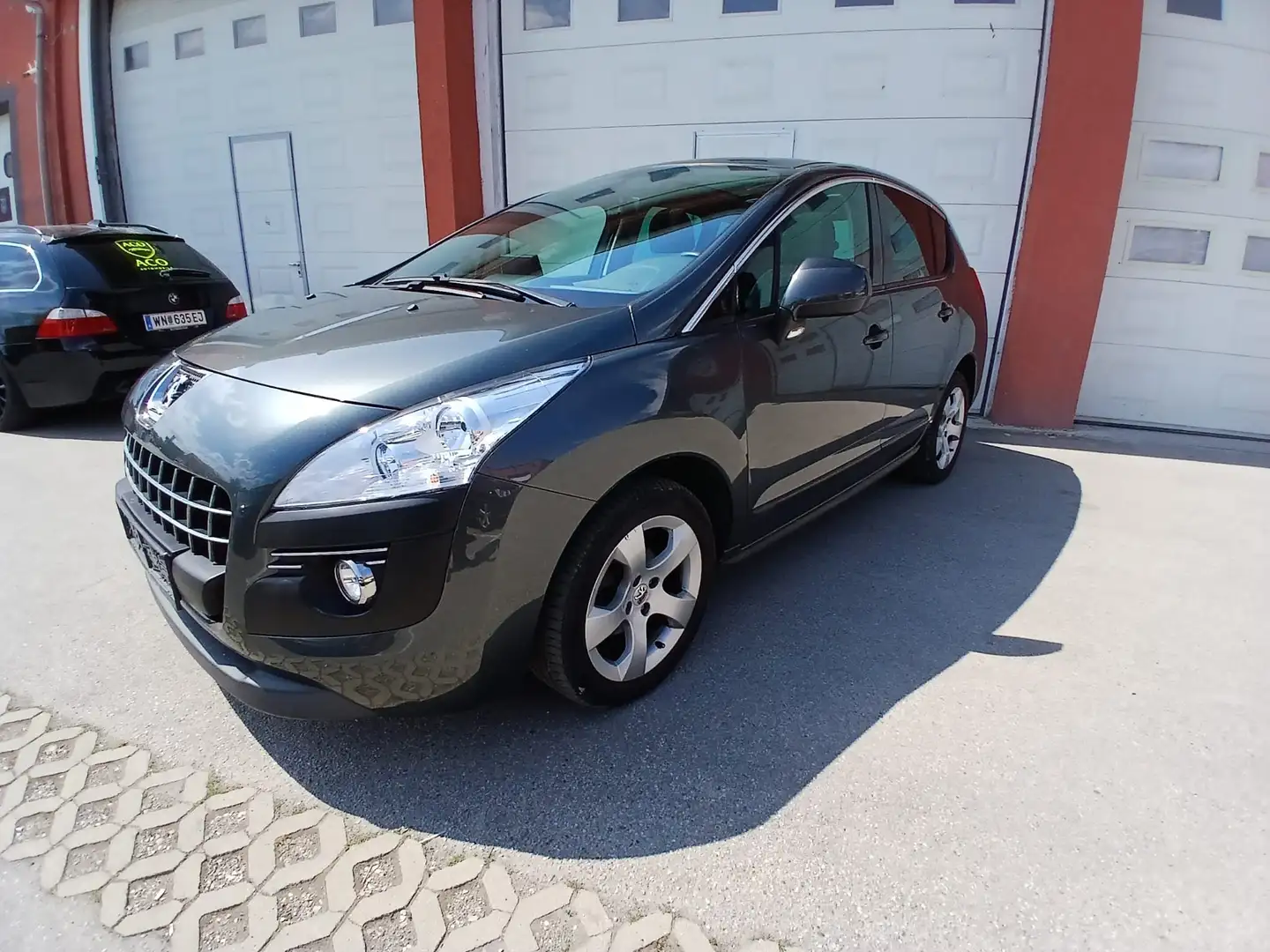 Peugeot 3008 3008 1,6 e-HDi  ASG6 Professional Line *1.Besitz* Grau - 1