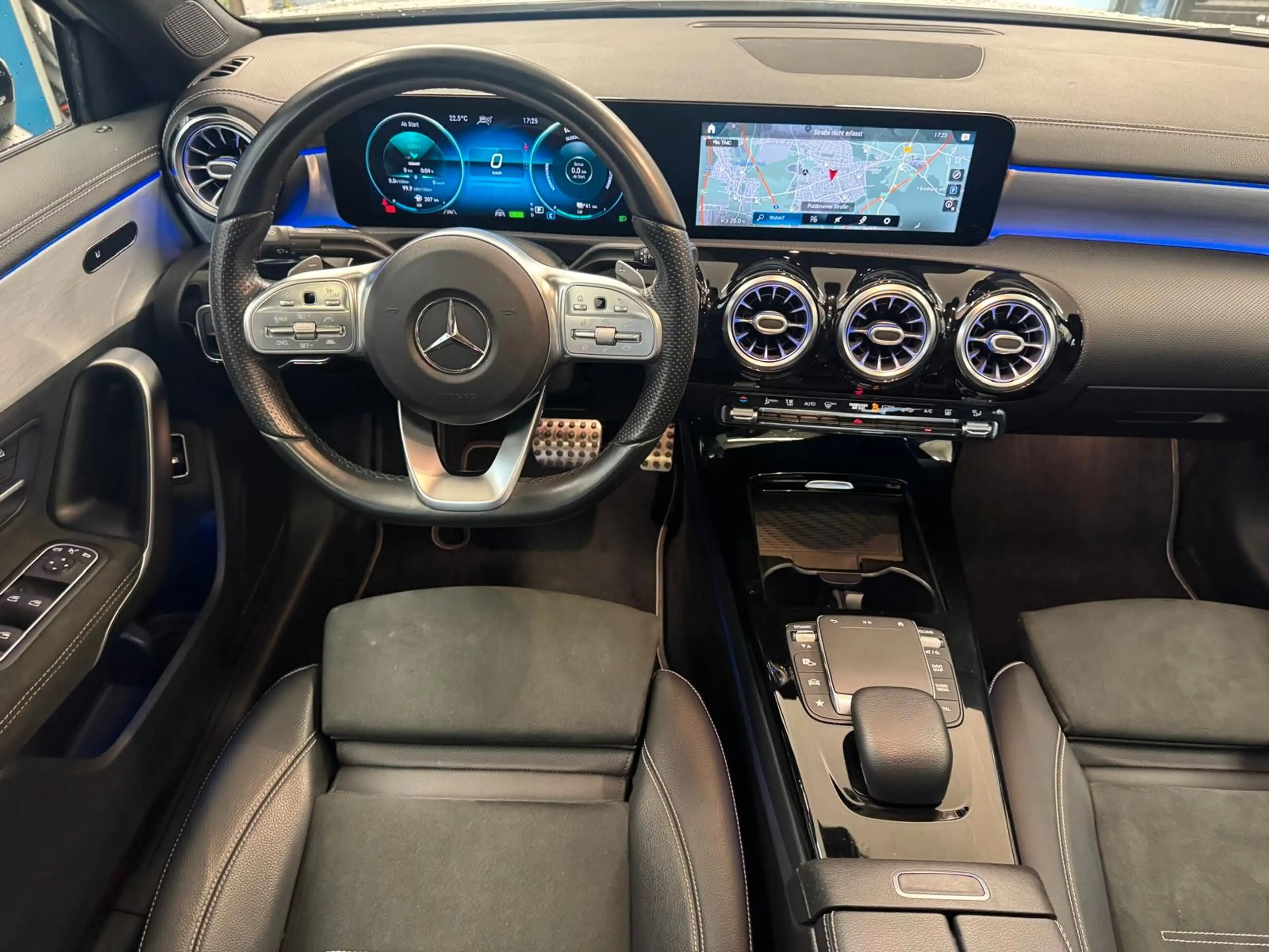 Mercedes-Benz A 250 e Lim. Edition AMG Line*MBUX*PANO*ACC*NAVI* — photo 8