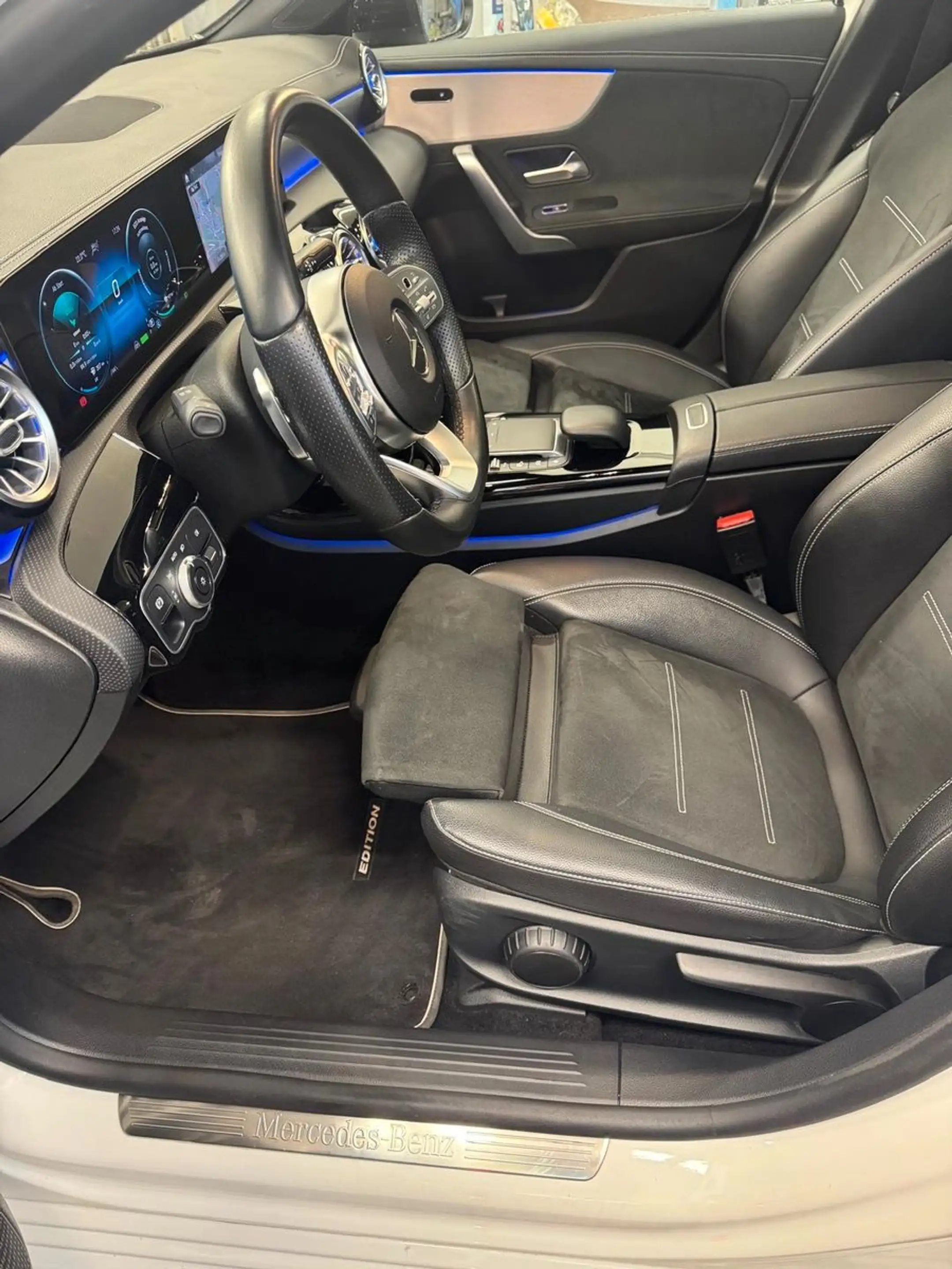 Mercedes-Benz A 250 e Lim. Edition AMG Line*MBUX*PANO*ACC*NAVI* — photo 12