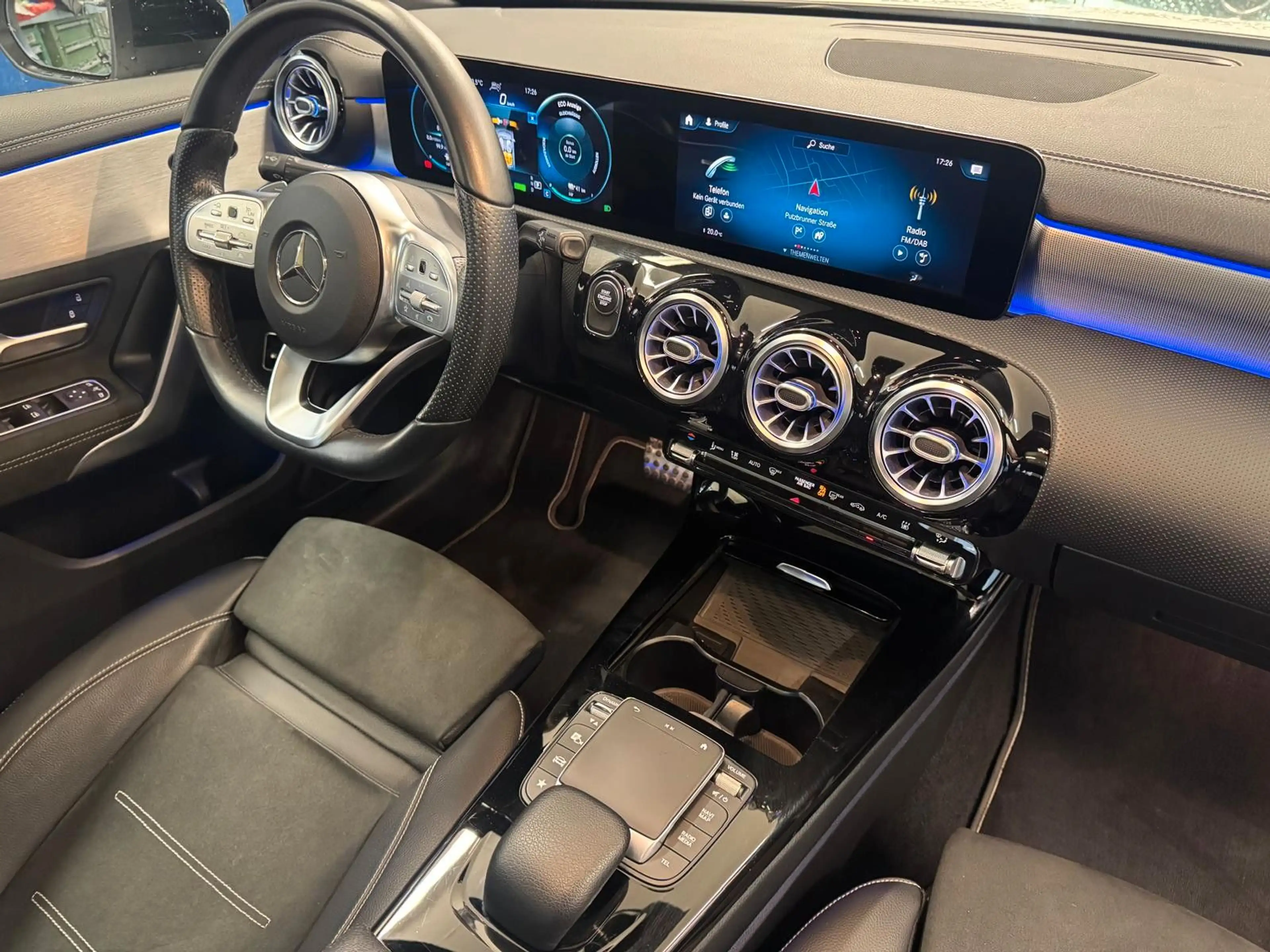 Mercedes-Benz A 250 e Lim. Edition AMG Line*MBUX*PANO*ACC*NAVI* — photo 10
