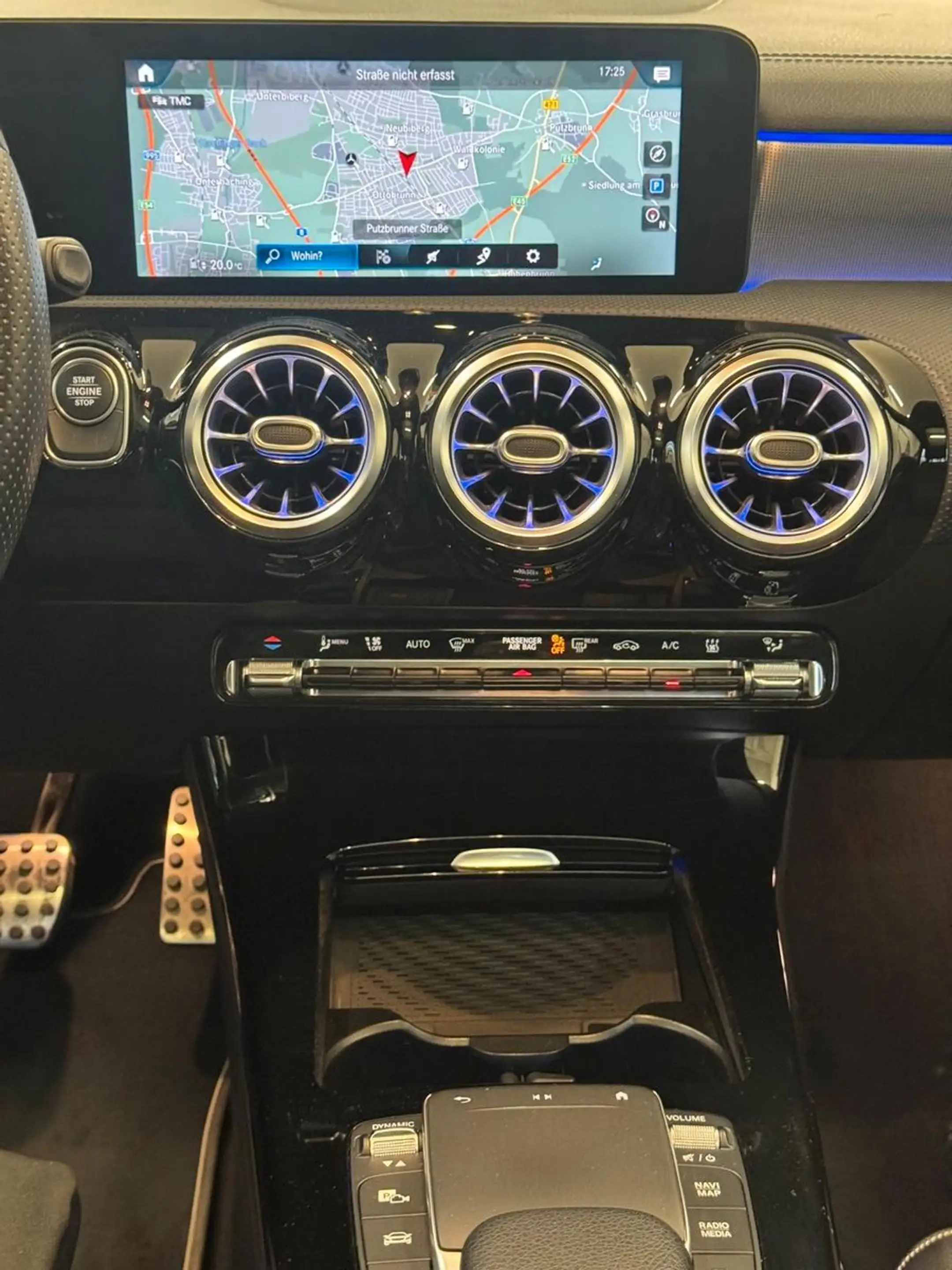 Mercedes-Benz A 250 e Lim. Edition AMG Line*MBUX*PANO*ACC*NAVI* — photo 11