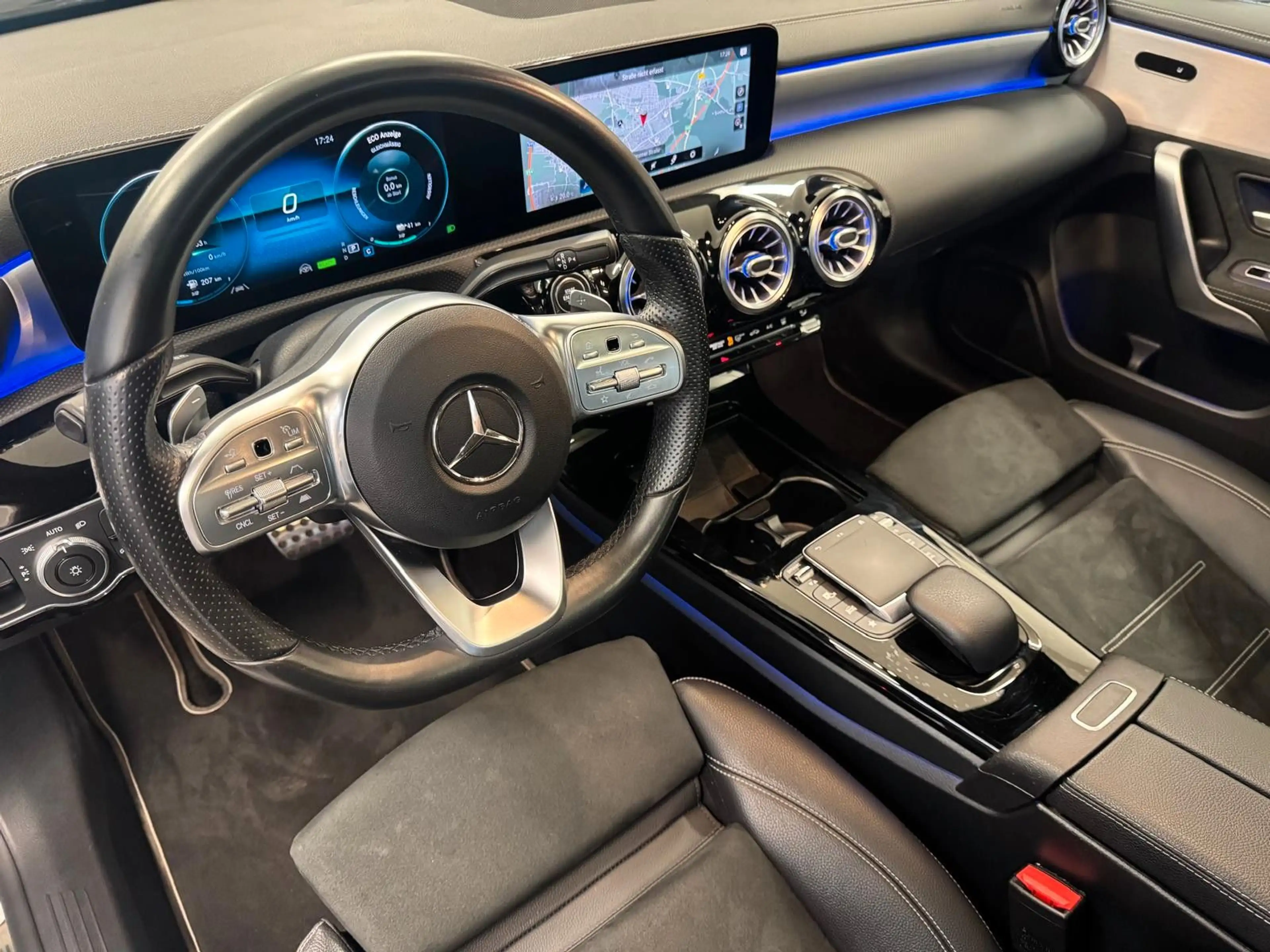 Mercedes-Benz A 250 e Lim. Edition AMG Line*MBUX*PANO*ACC*NAVI* — photo 7