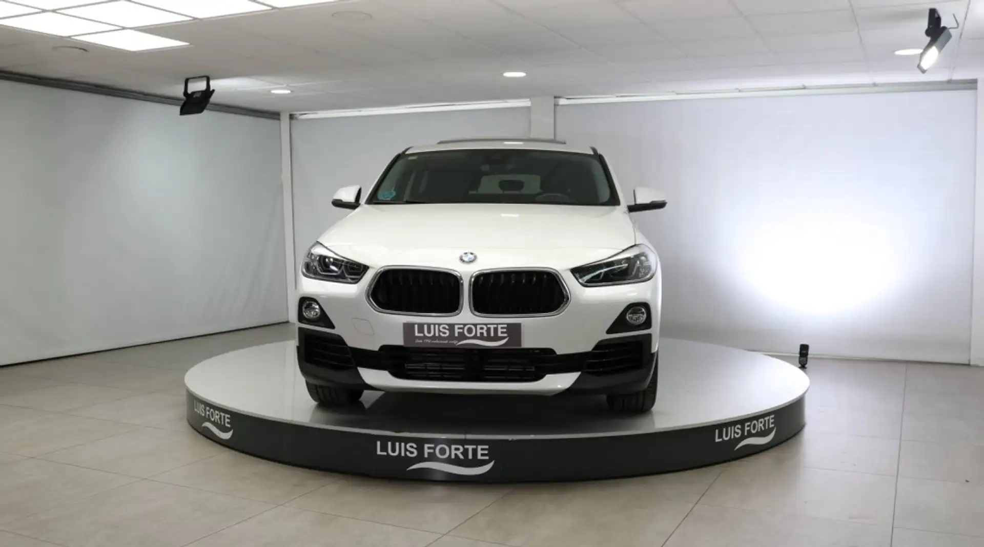 BMW X2 sDrive 18iA Blanco - 2