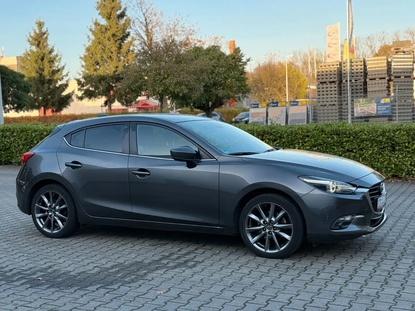 Mazda 3 Lim. Signature *Garantie *Navi *wenig KM *LED Gris - 1