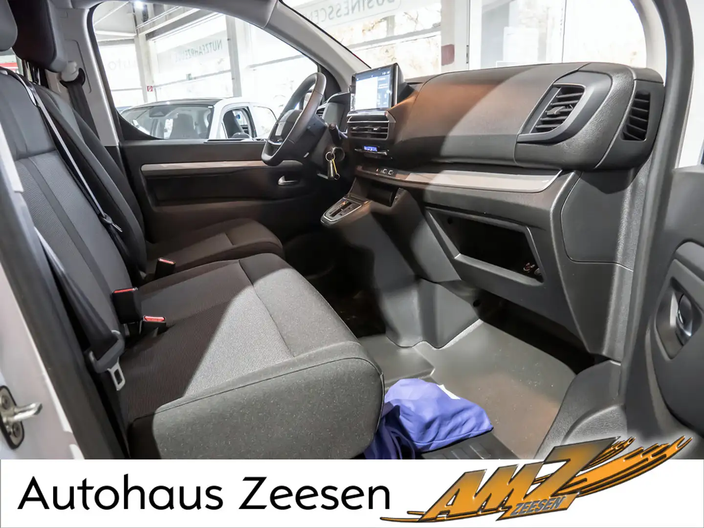Citroen Spacetourer Plus M 180 EAT8 SHZ NAVI PDC AHK Weiß - 2