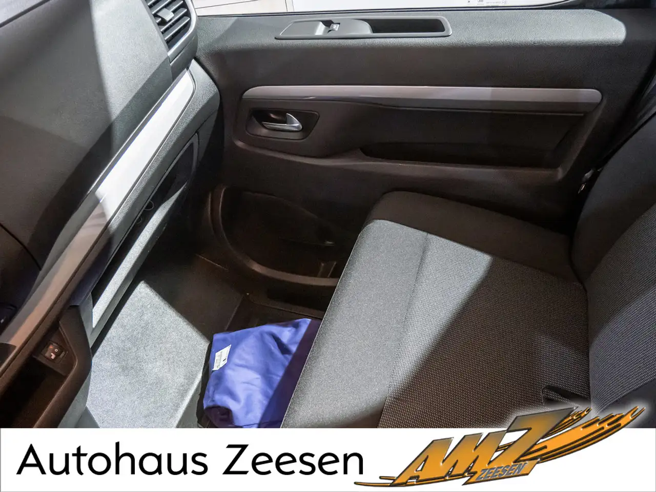 Citroen Spacetourer Plus M 180 EAT8 SHZ NAVI PDC AHK 11
