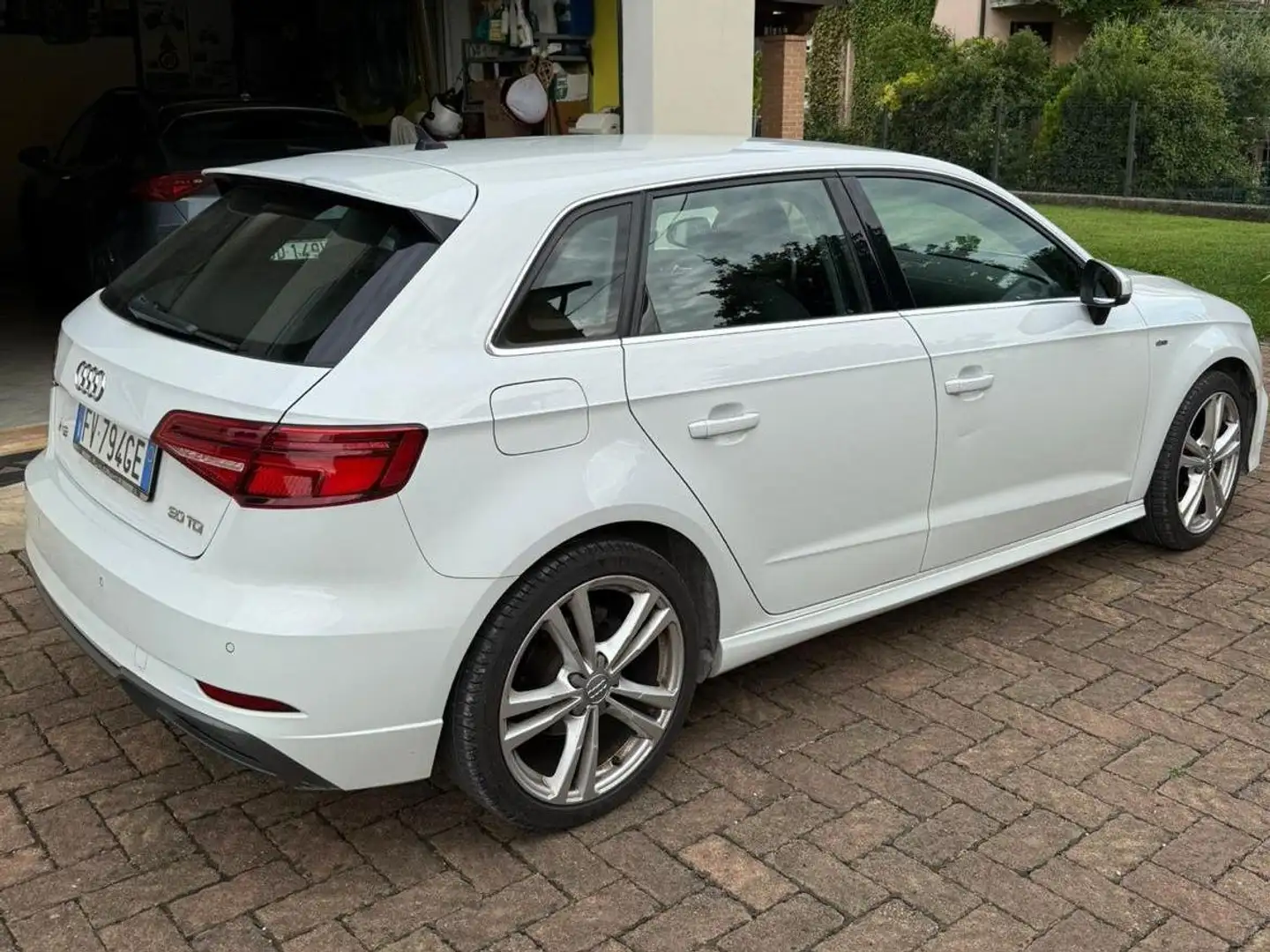 Audi A3 A3 Sportback1.6 tdi Admired 116cv s-tronic Bianco - 2