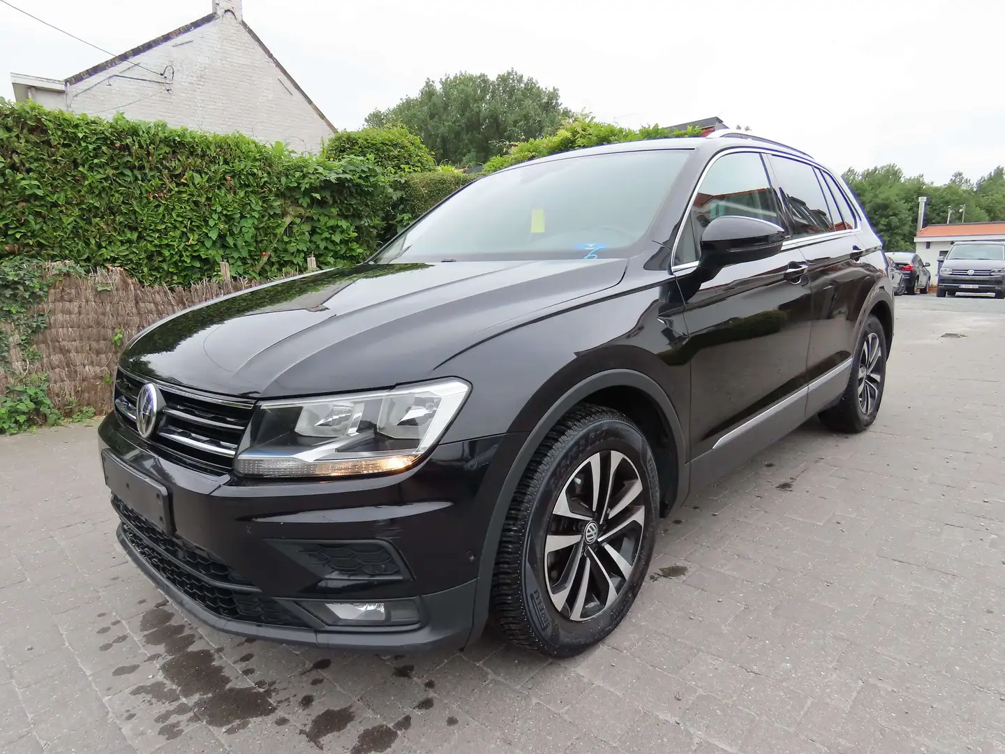 Volkswagen Tiguan 1.5 TSI ACT Comfortline OPF DSG Zwart - 1