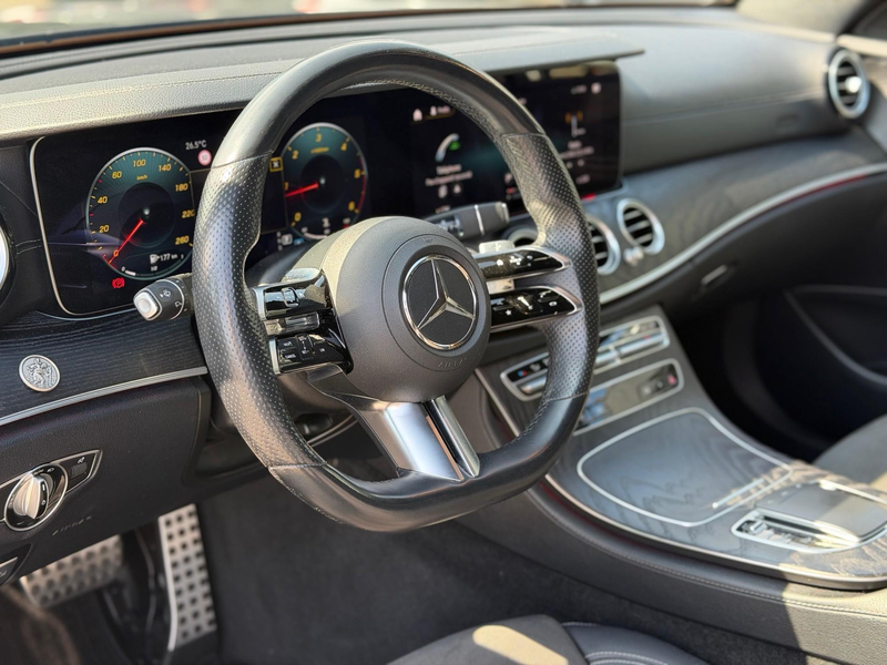 Mercedes-Benz E 200 Berline E d AMG Line — photo 10
