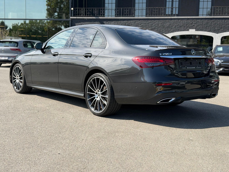 Mercedes-Benz E 200 Berline E d AMG Line — photo 2