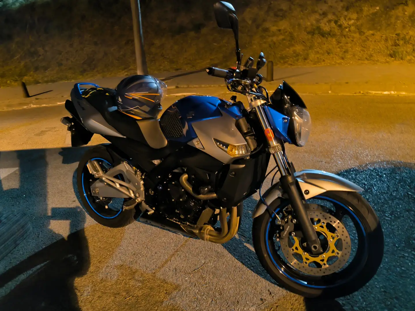 Suzuki GSR 600 Naked Plateado - 1