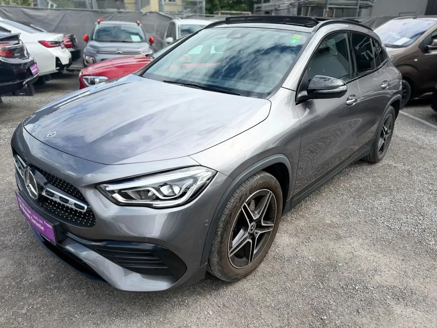 Mercedes-Benz GLA 200 GLA-Klasse GLA 200 d AMG Line 4Matic Grau - 2