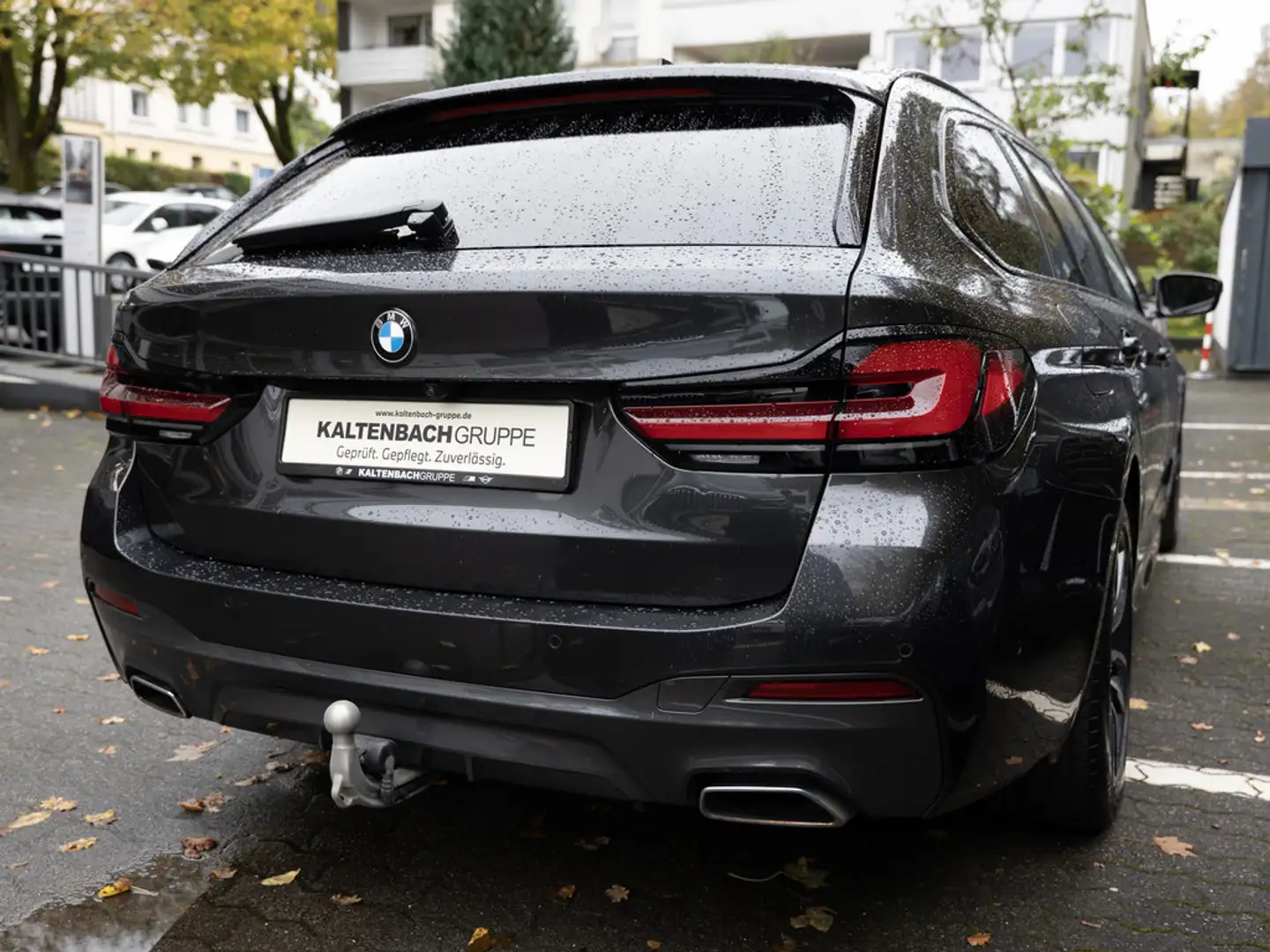 BMW 540 d Touring xDrive M-Sport FACEL. PANO AHK Grau - 2