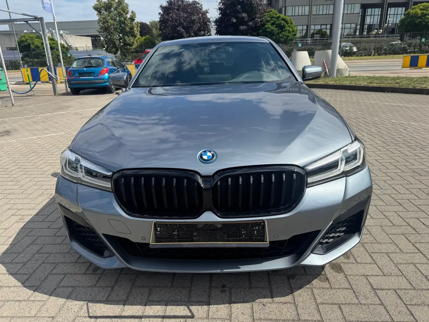 BMW 530 e Silber - 2