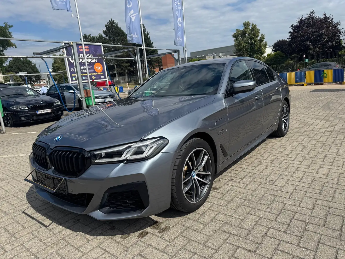 BMW 530 e Silber - 1