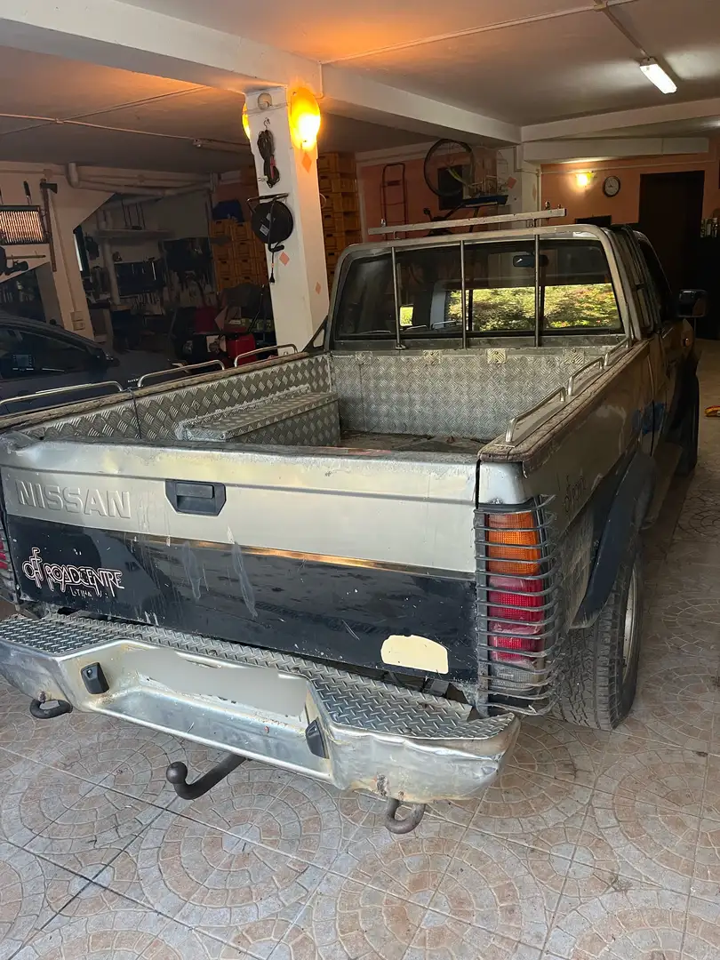 Nissan Pick Up - 2