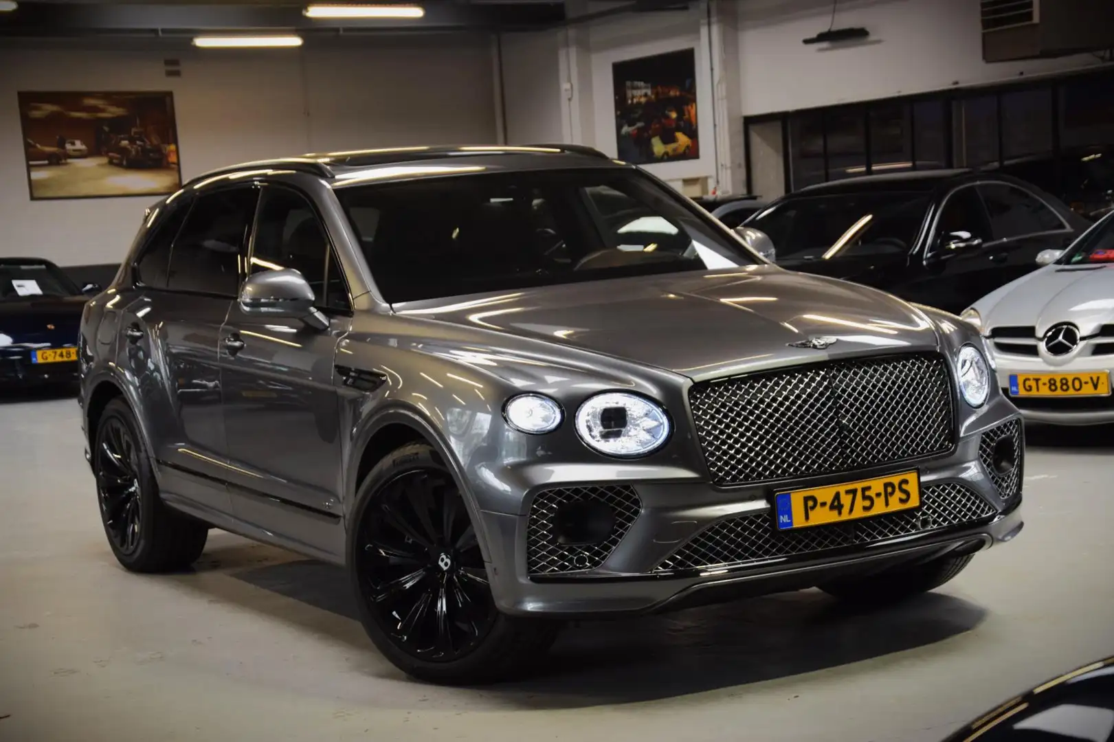 Bentley Bentayga 4.0 V8 Navi|Leder|Massage|Night-Vision|Org.NL|Deal Gris - 1