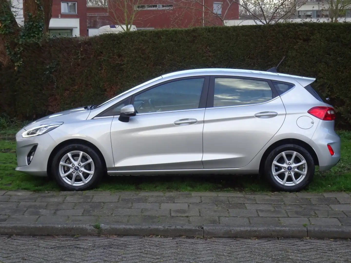 Ford Fiesta 1.0 125pk AUTOMAAT Titanium X met Navi en WinterPa Grijs - 2