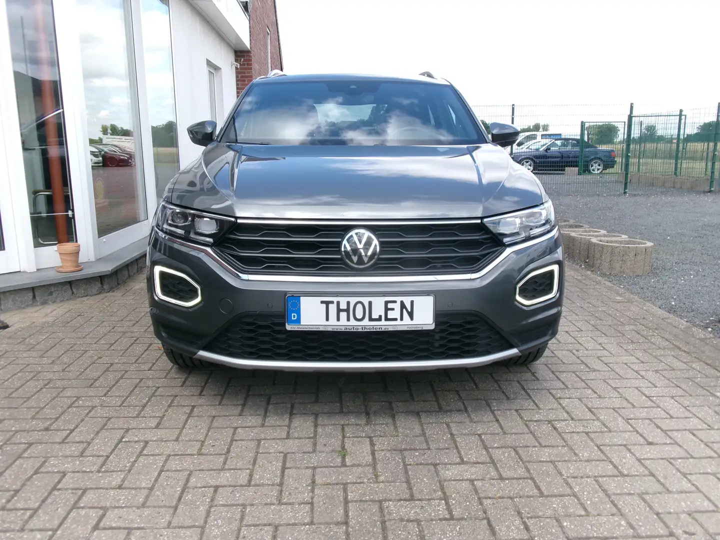 Volkswagen T-Roc 2,0 TDI DSG 4Motion Sport LED Alu Shz AHK Grau - 2
