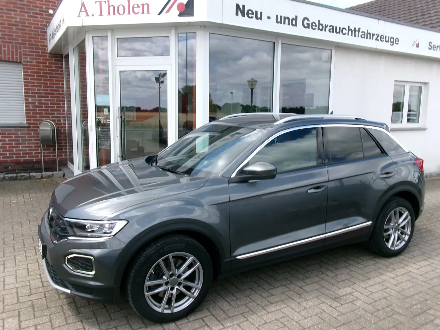 Volkswagen T-Roc 2,0 TDI DSG 4Motion Sport LED Alu Shz AHK Grau - 1