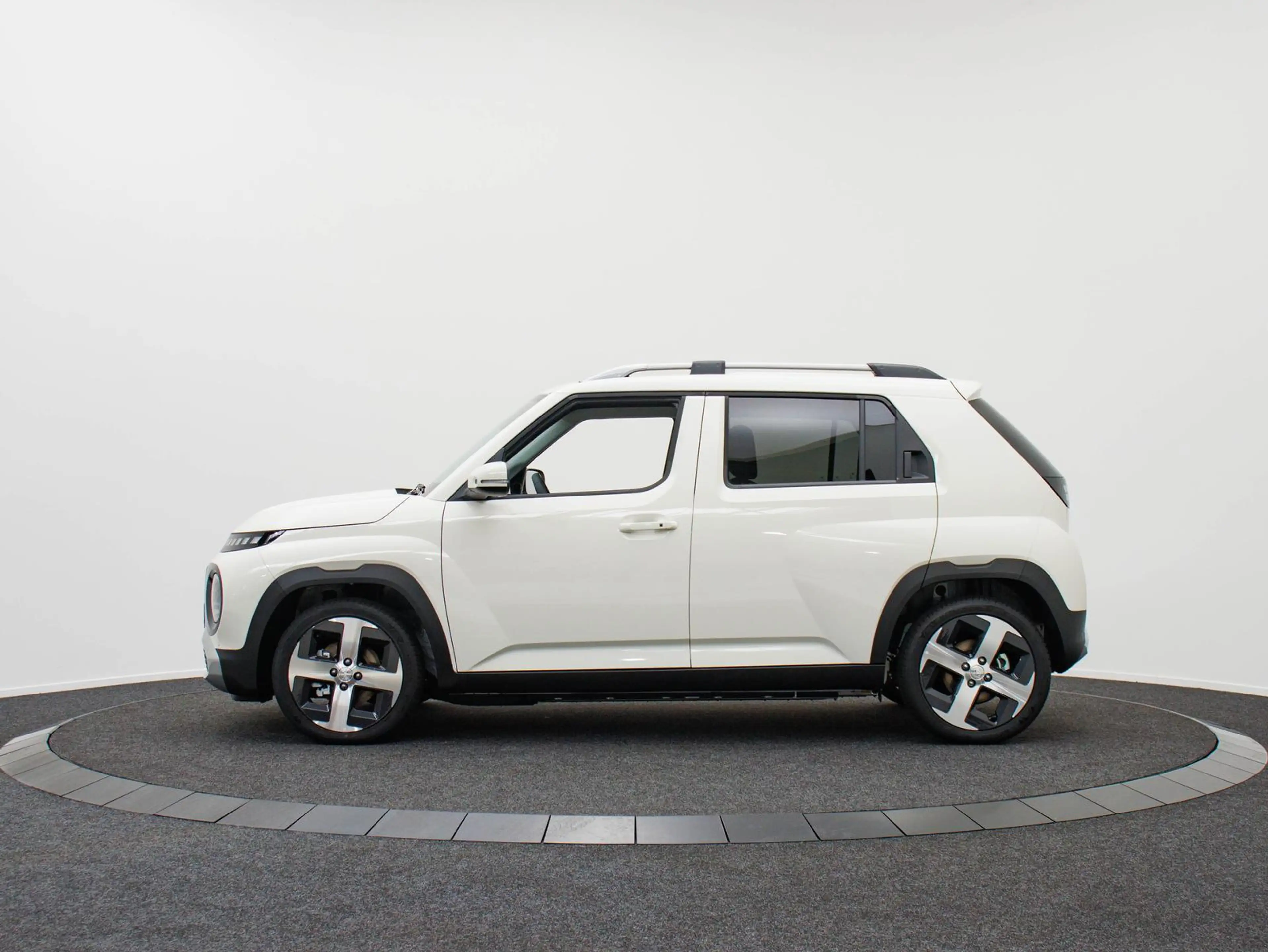 Hyundai Inster Evolve 49 kWh ACC / PDC V&H + 360 Kamera Keyles... — photo 2