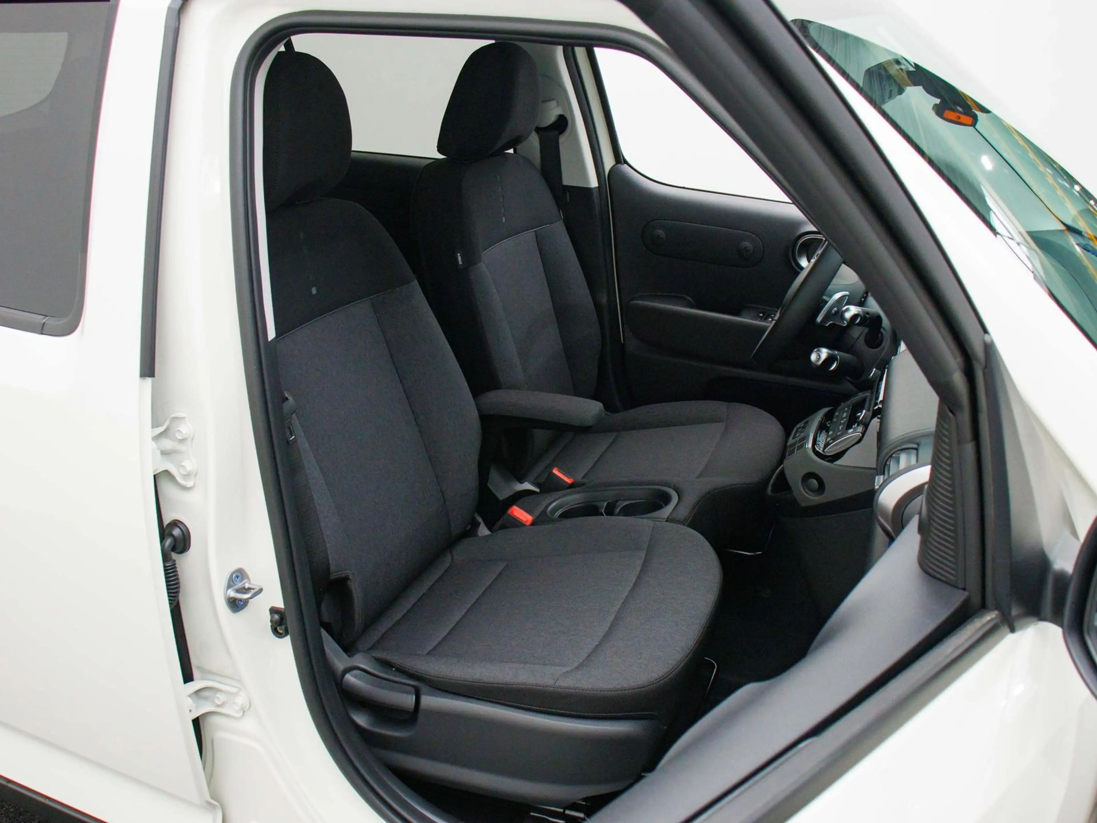 Hyundai Inster Evolve 49 kWh ACC / PDC V&H + 360 Kamera Keyles... — photo 9