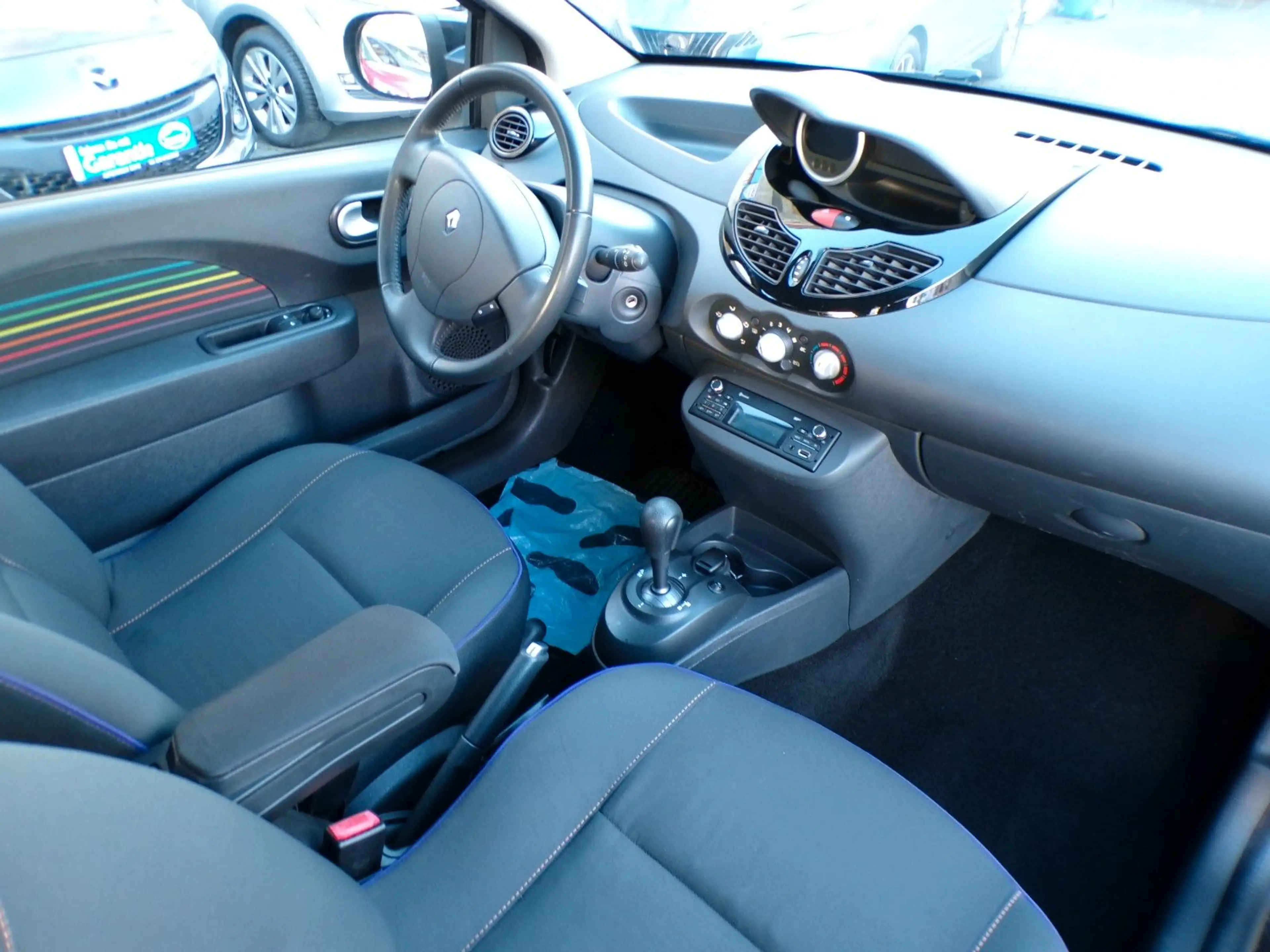 Renault Twingo 1.2 16V 75 AUTOMATIK — photo 11