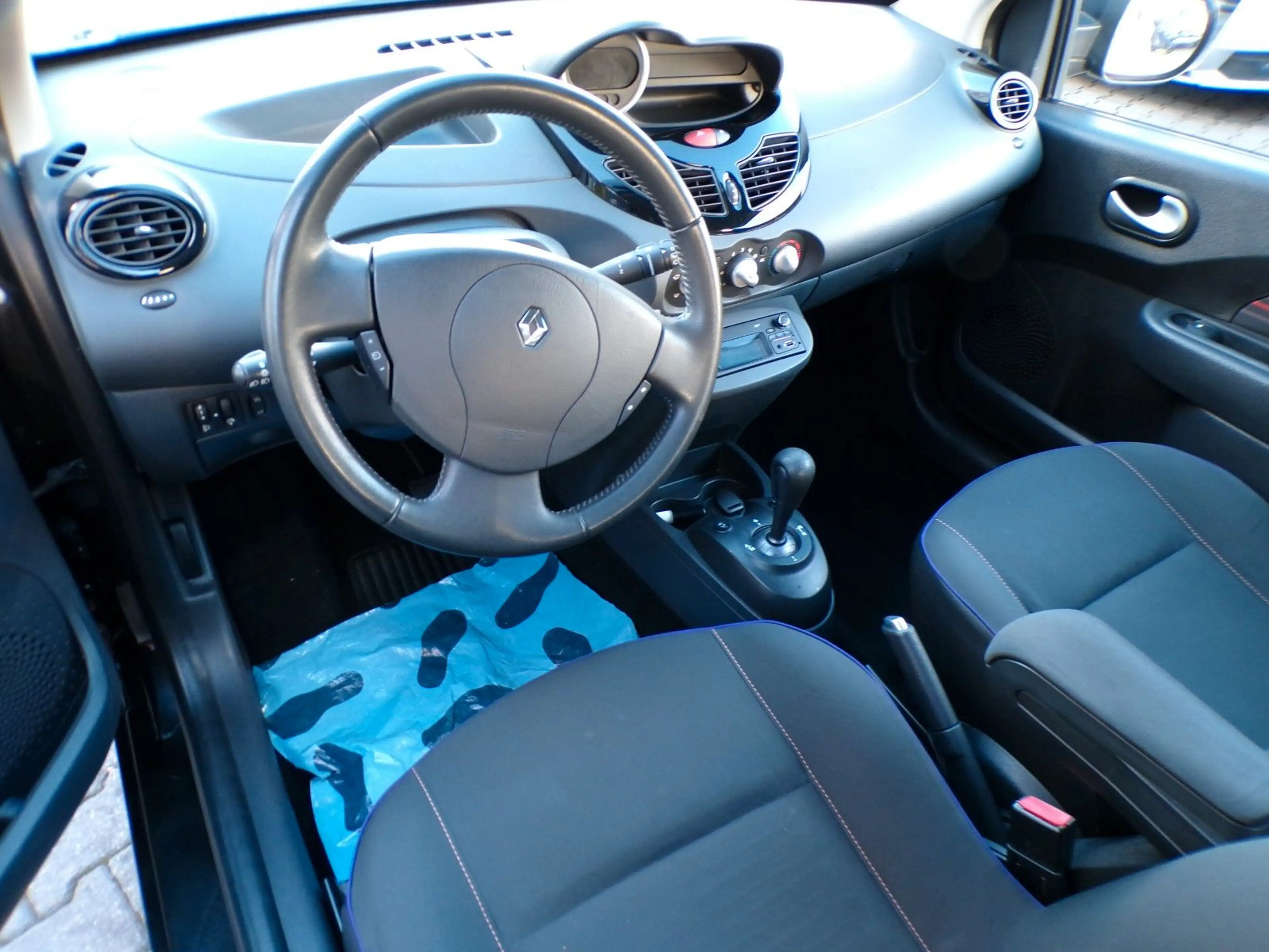 Renault Twingo 1.2 16V 75 AUTOMATIK — photo 10