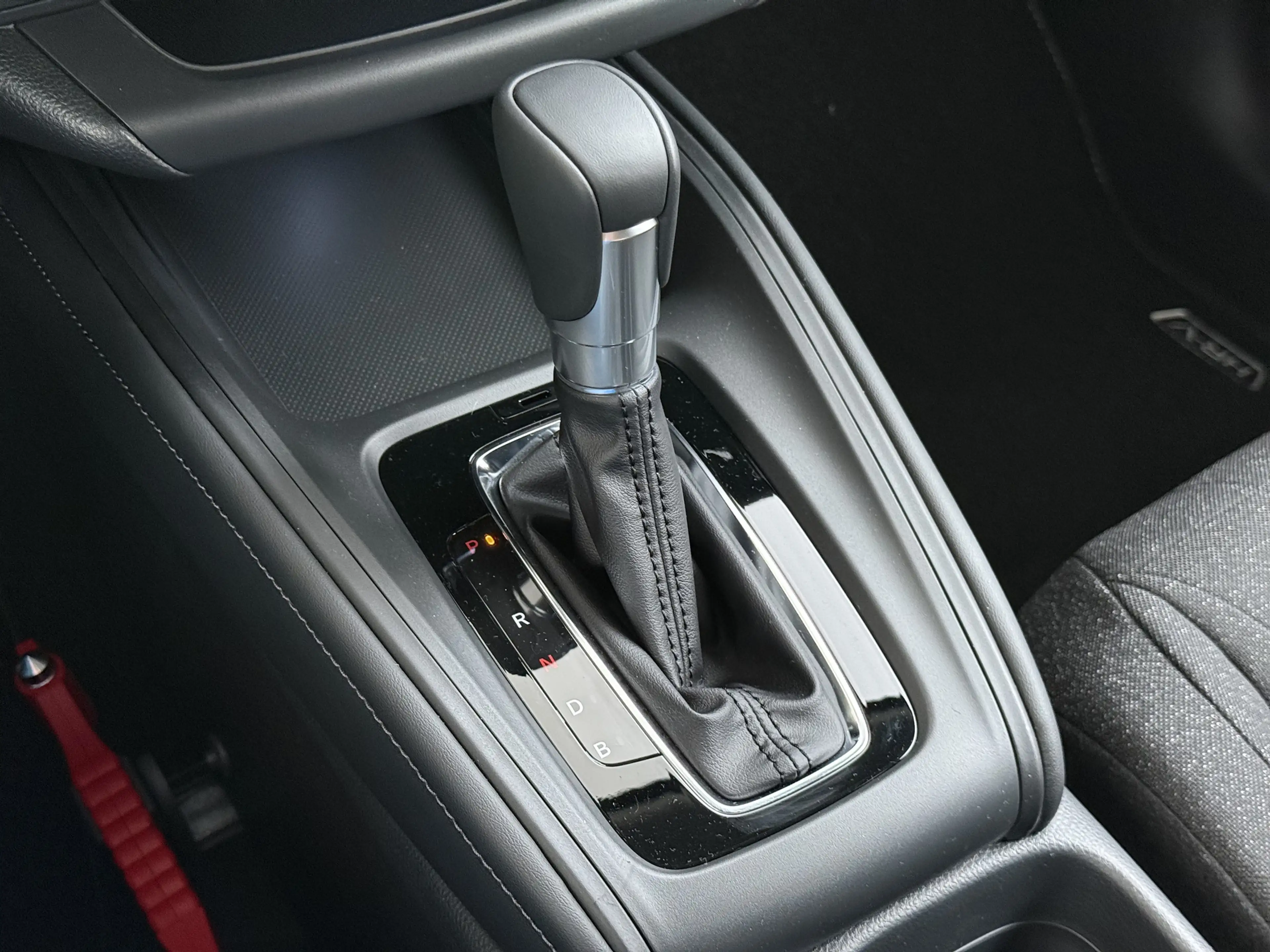 Honda HR-V 1.5 e:HEV i-MMD 131pk CVT Elegance — photo 38