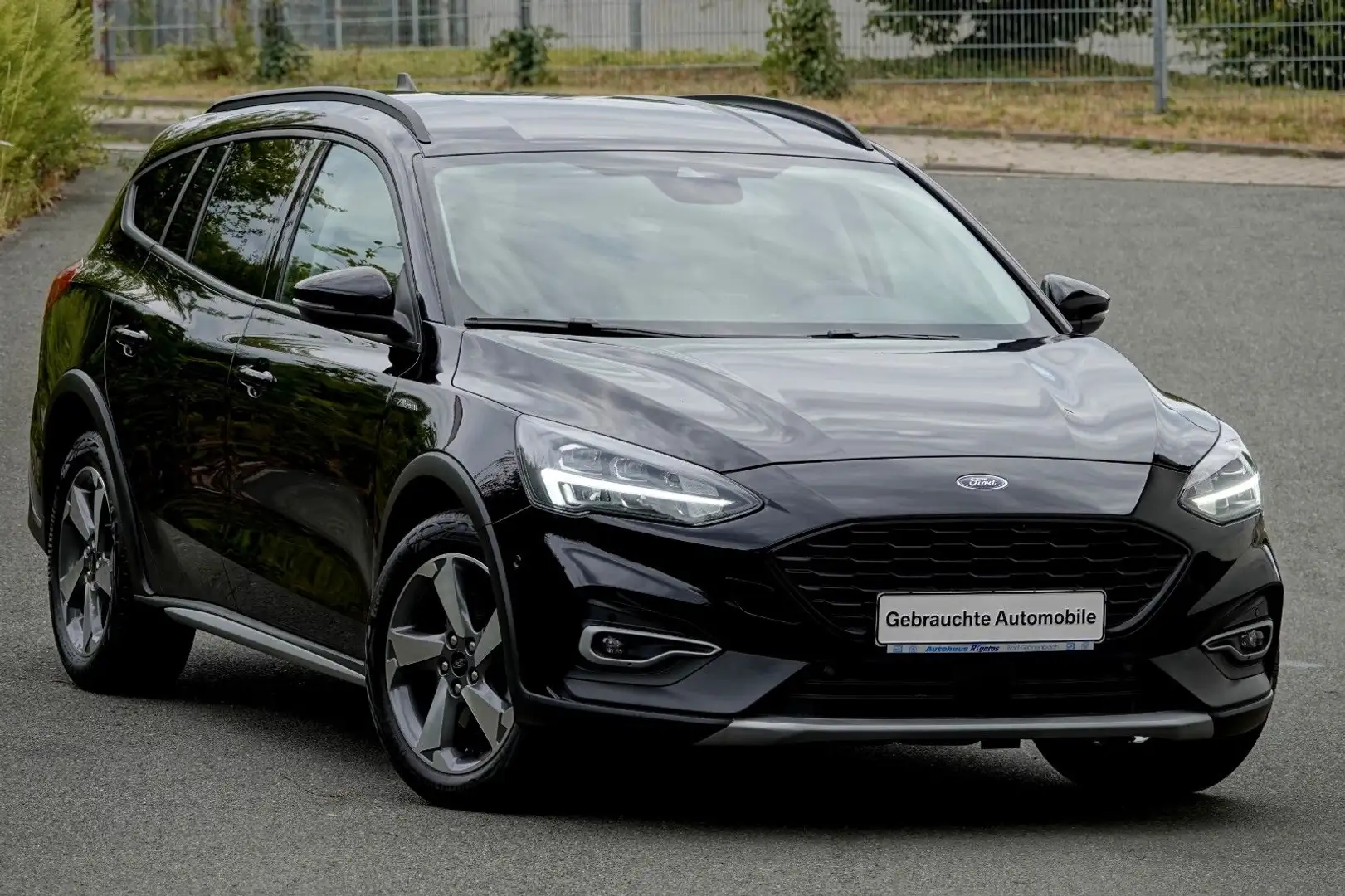 Ford Focus Turnier  *ACTIVE* CROSSOVER* MEGA VOLL* Zwart - 1