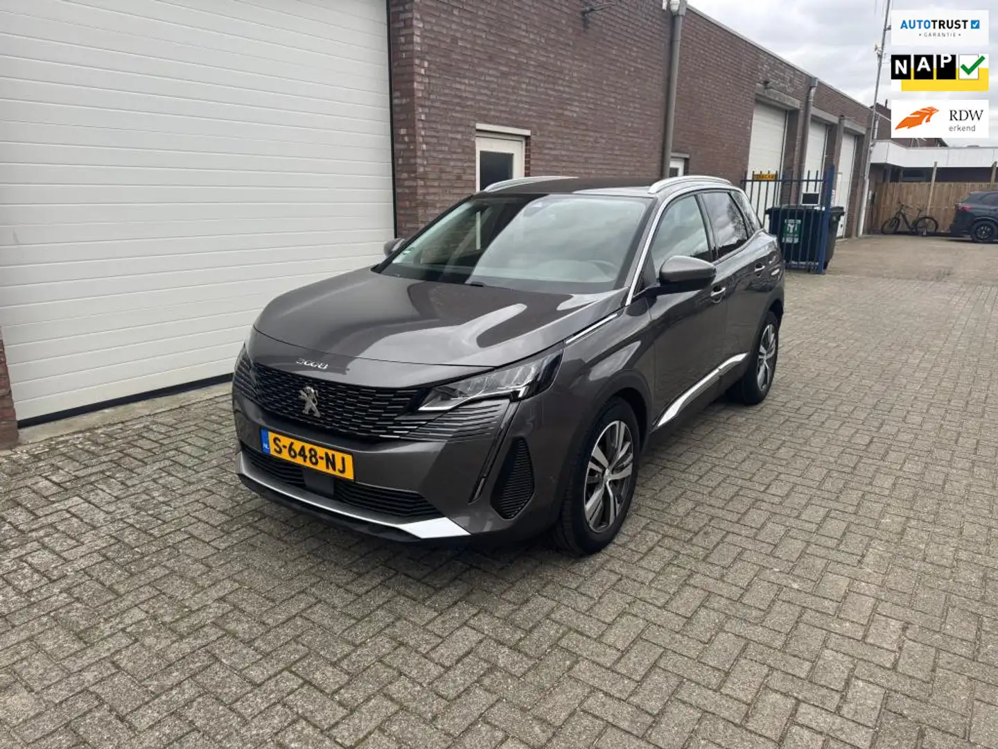 Peugeot 3008 1.2 PureTech allure automaat 42.000km Grigio - 1