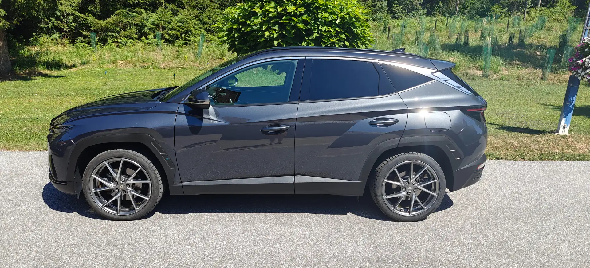 Hyundai TUCSON Tucson 1,6 T-GDI Plug-In 4WD Trend Line Auto. Grau - 2