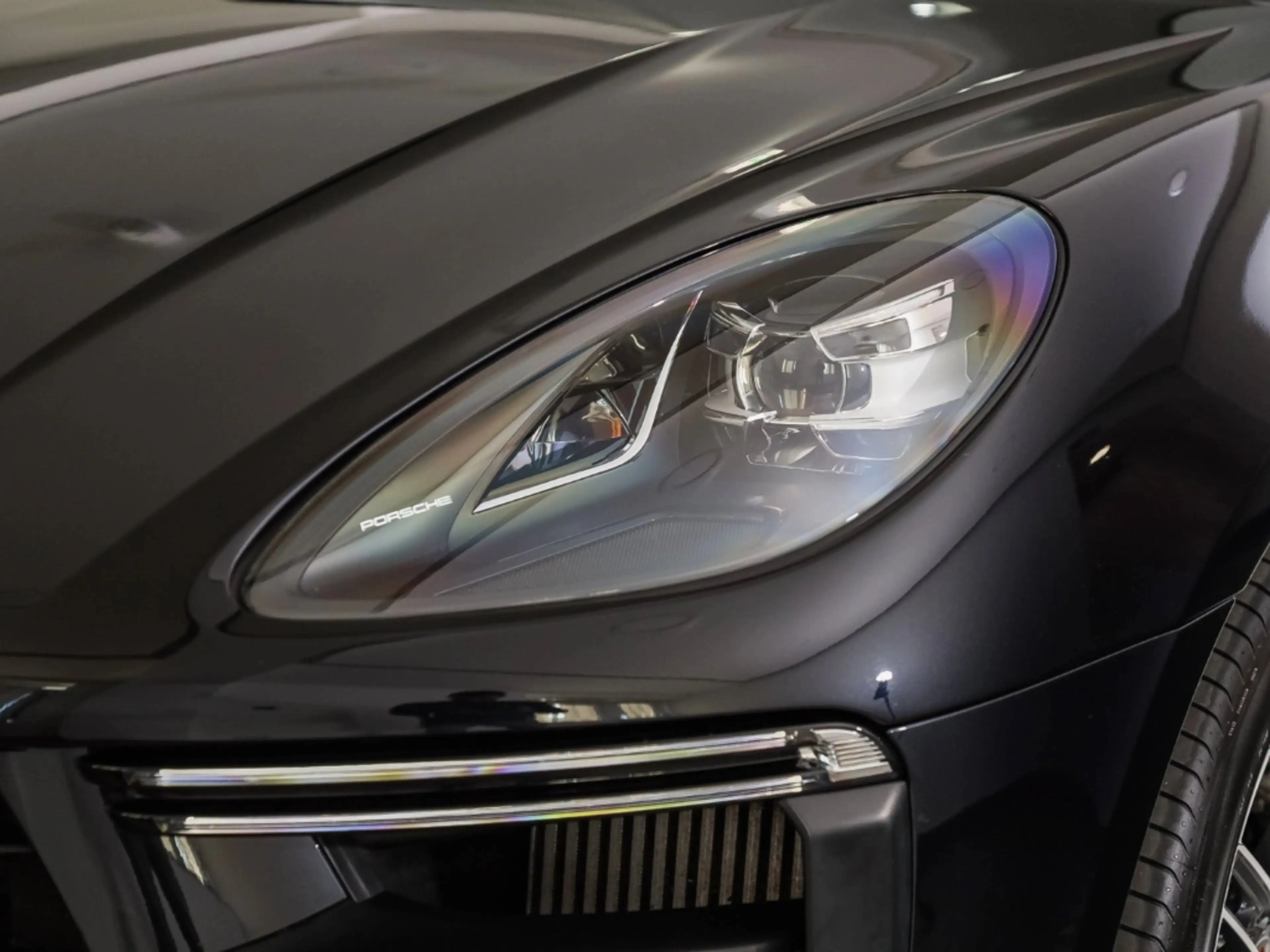 Porsche Macan Turbo — photo 9