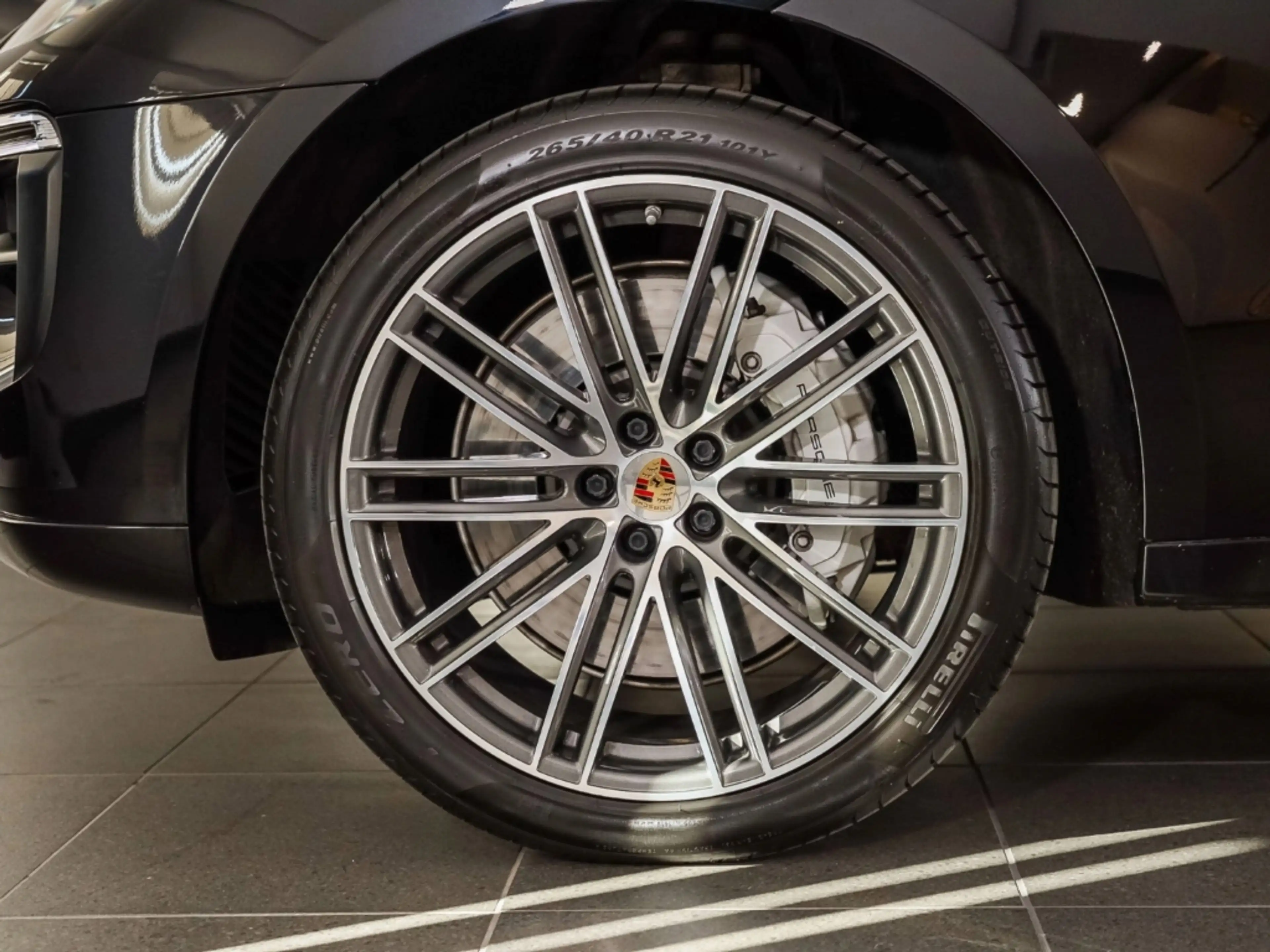 Porsche Macan Turbo — photo 6