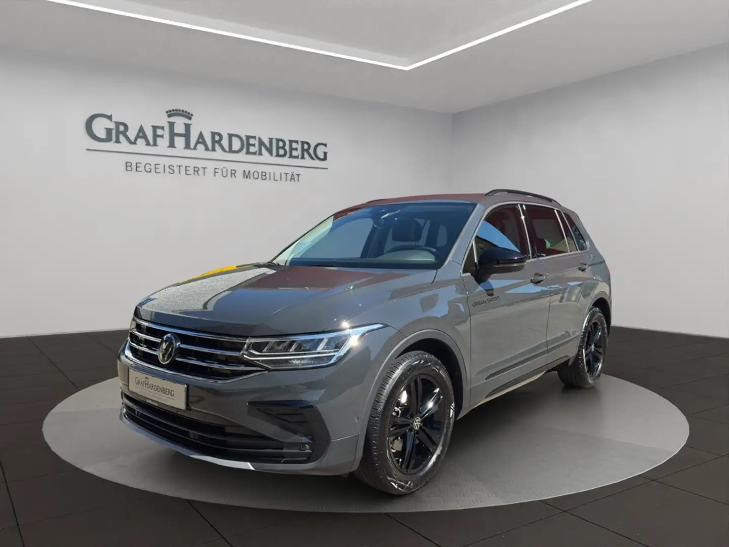 Volkswagen Tiguan Urban Sport 1.5 TSI DSG Navi AHK LED Grijs - 1