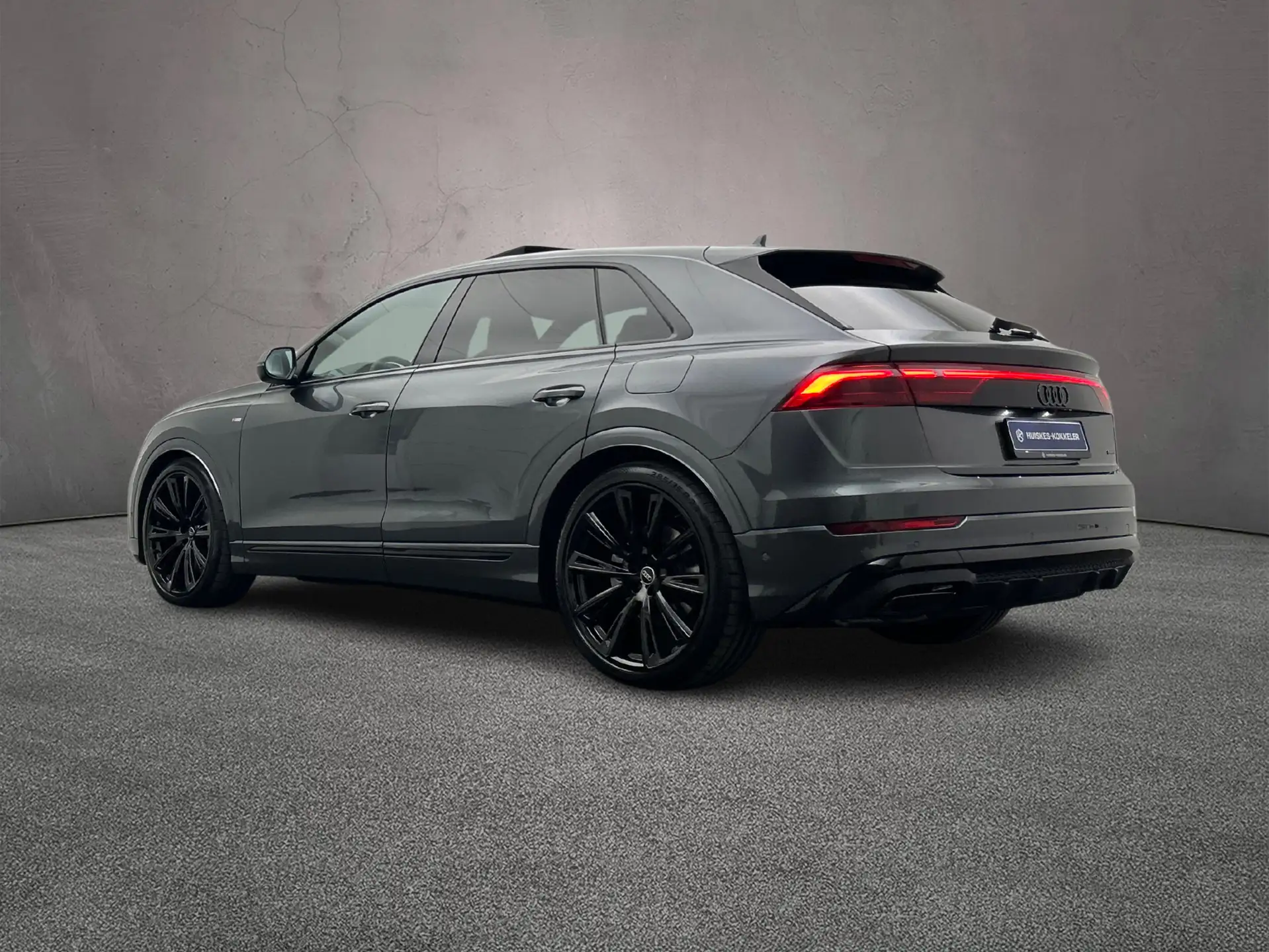 아우디 Audi Q8 TFSI 2026 회색 사진 3