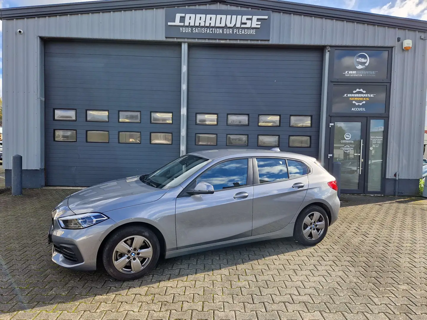 BMW 116 116i Aut. Gris - 1