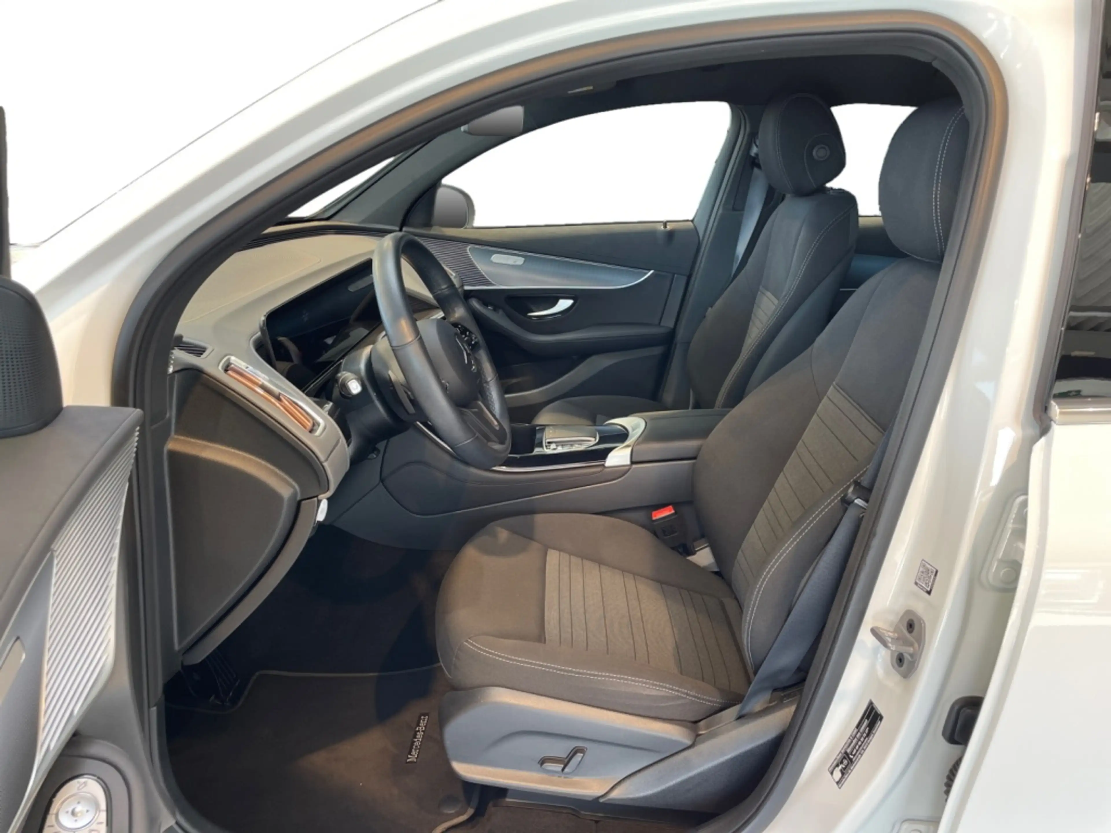 Mercedes-Benz EQC 400 400 4matic MBUX+MBeam+Fahrassist+Cam+LED+AUT — photo 10
