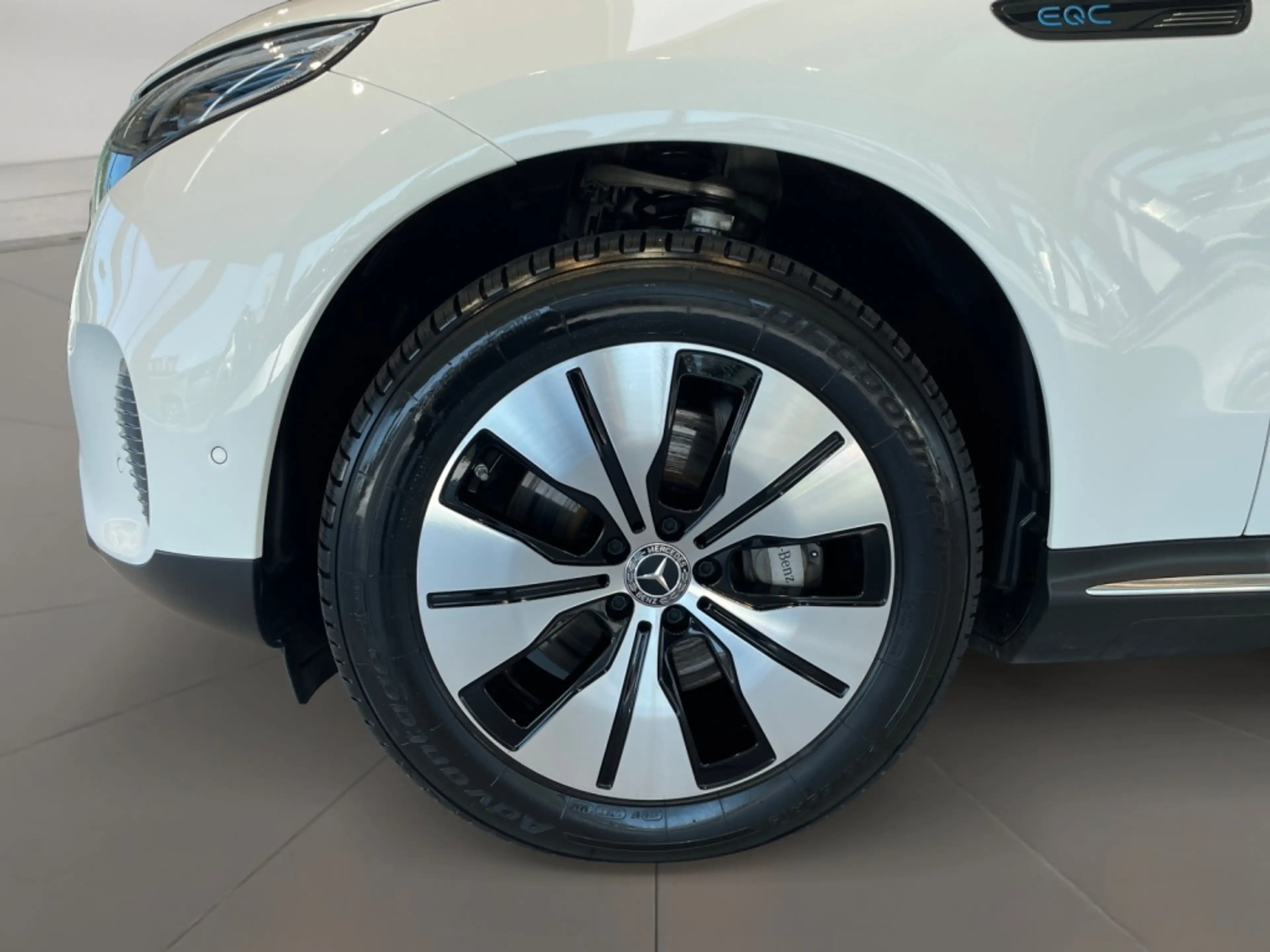 Mercedes-Benz EQC 400 400 4matic MBUX+MBeam+Fahrassist+Cam+LED+AUT — photo 9